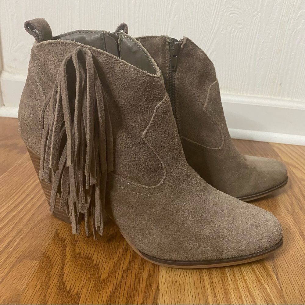 Steve Madden Ponncho Women’s leather Ankle Boots Fringe Western Taupe Suede 10 - Picture 3 of 12